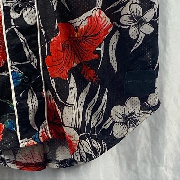 On The Byas Men’s Floral Short Sleeve Shirt with Red and White Flowers Size XL - Picture 13 of 16